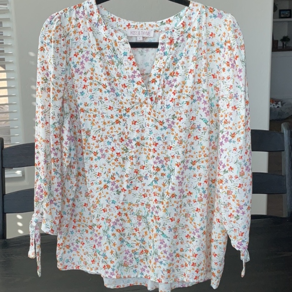 🌻 2/$8 Rose & Thyme Floral Top